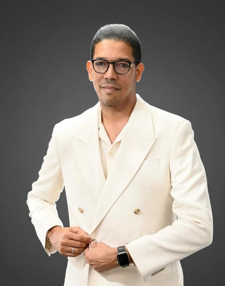 Enmanuel Díaz — CEO y Fundador de Inteux Group